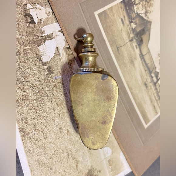 Vintage Brass & Shell Perfume Scent Bottle Pendant - Picture 2 of 12